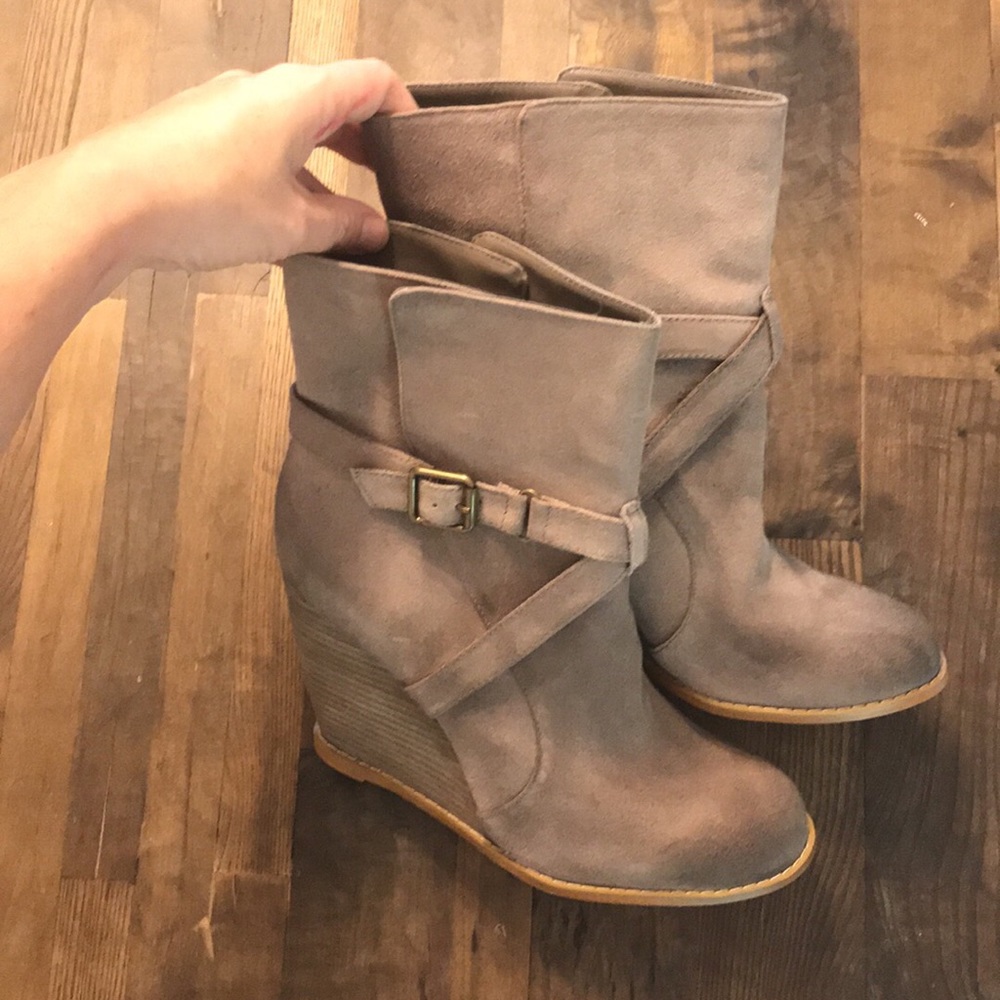 BCBG women’s boots